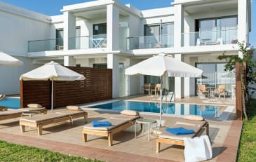 Junior-suites-shared-pool-max.-2-persons